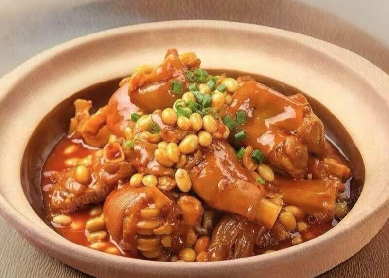 Braised Pork Trotters with Soybeans